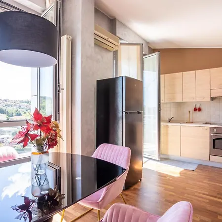 Stazione Tribunale & Universita Bright Apartament *